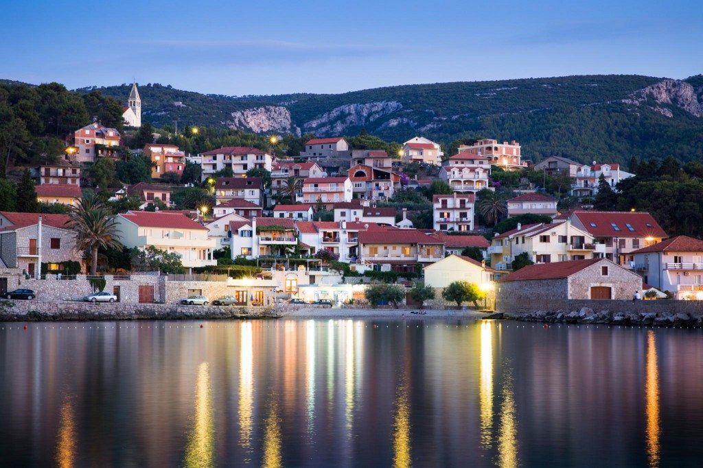 أسباب لعدم زيارة جزيرة هفار في كرواتيا صور