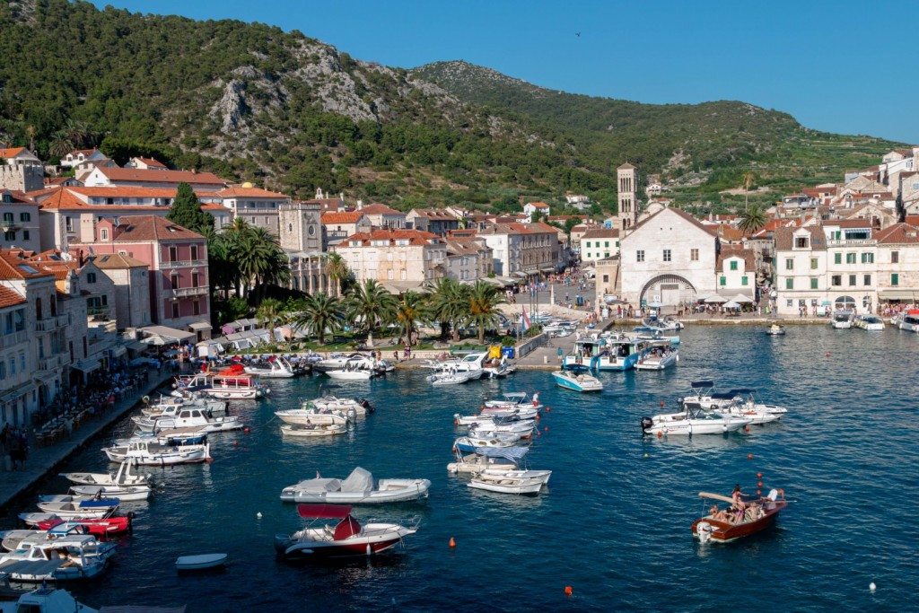 أسباب لعدم زيارة جزيرة هفار في كرواتيا صور